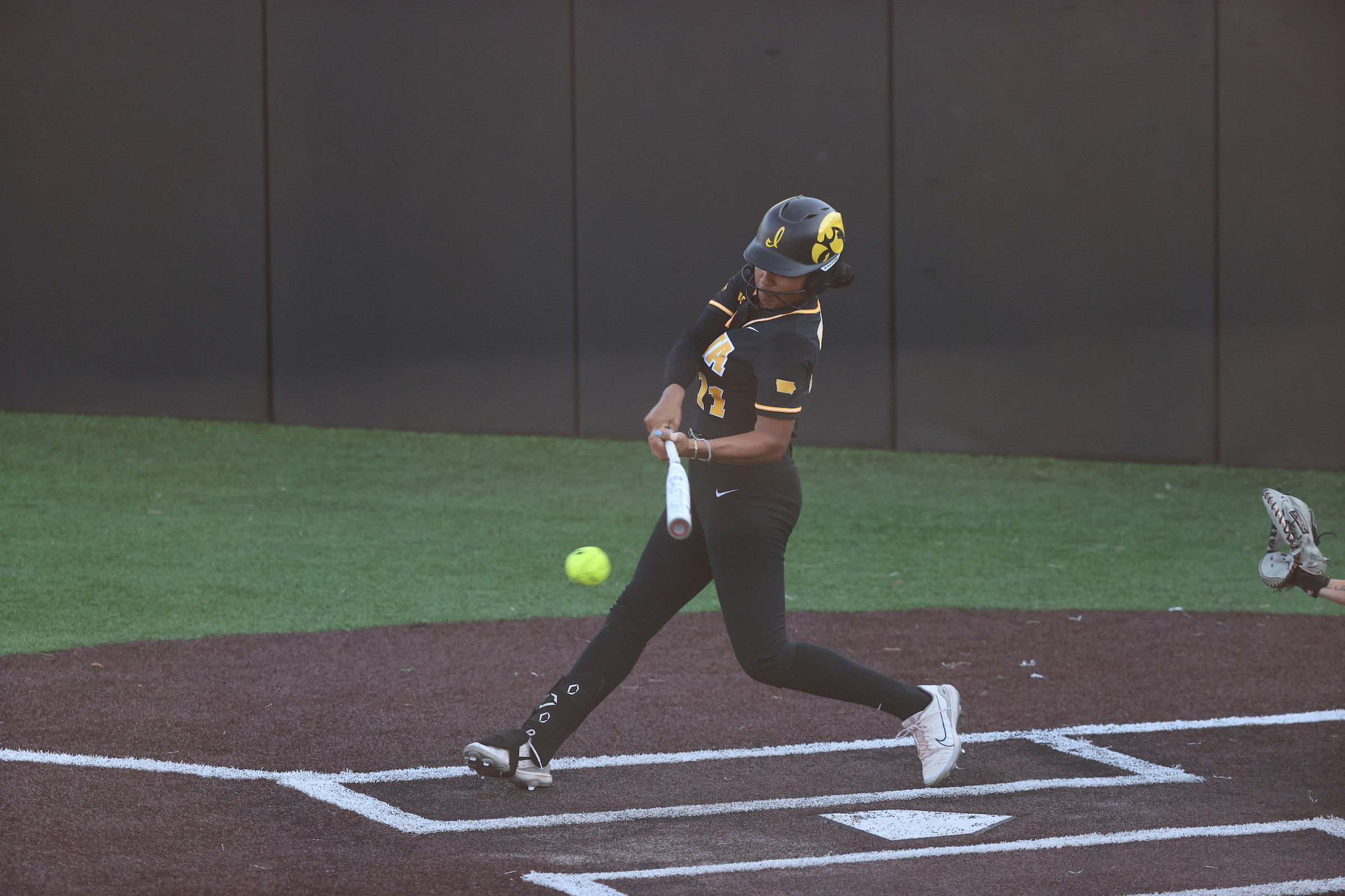 Hawkeyes Down Mustangs University of Iowa Athletics