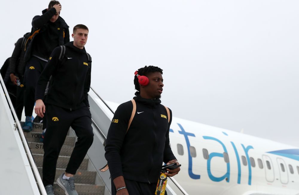 Iowa Hawkeyes forward Tyler Cook (25) arrives in Columbus for the first and second rounds of the 2019 NCAA Men's Basketball Tournament Wednesday, March 20, 2019. (Brian Ray/hawkeyesports.com)
