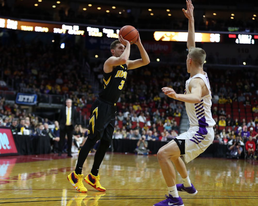 Iowa Hawkeyes guard Jordan Bohannon (3) against the Northern Iowa Panthers in the Hy-Vee Classic Saturday, December 15, 2018 at Wells Fargo Arena in Des Moines. (Brian Ray/hawkeyesports.com)