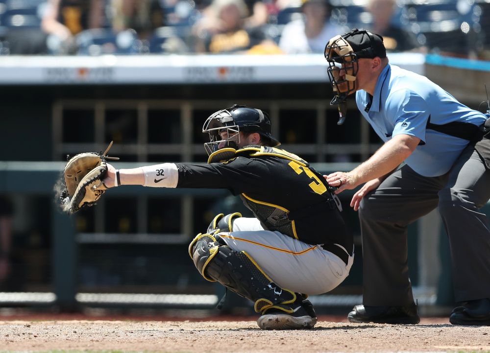 Iowa Hawkeyes catcher Brett McCleary (32) against the Nebraska Cornhuskers in the first round of the Big Ten Baseball Tournament Friday, May 24, 2019 at TD Ameritrade Park in Omaha, Neb. (Brian Ray/hawkeyesports.com)