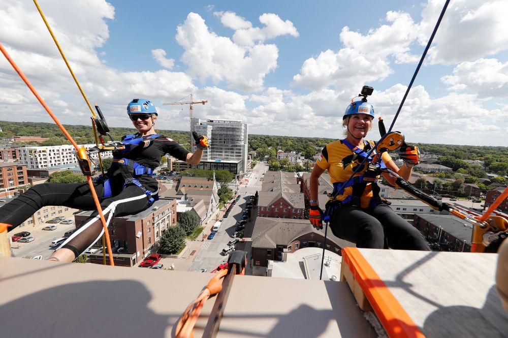 Iowa Women's Basketball head coach Lisa Bluder goes Over The Edge to benefit Ronald McDonald House Charities of Eastern Iowa and Western Illinois Friday, September 14, 2018 in downtown Iowa City.(Brian Ray/hawkeyesports.com)
