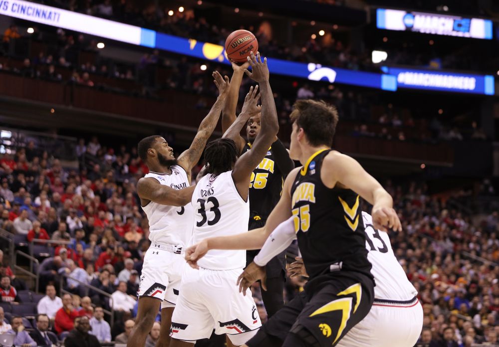 Iowa Hawkeyes forward Tyler Cook (25) against the Cincinnati Bearcats in the first round of the 2019 NCAA Men's Basketball Tournament Friday, March 22, 2019 at Nationwide Arena in Columbus, Ohio. (Brian Ray/hawkeyesports.com)