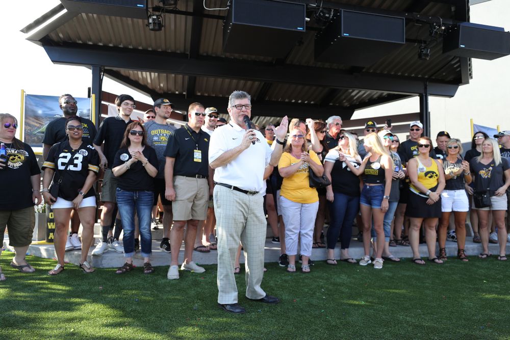 Voice of the Hawkeyes Gary Dolphin introduces the families of several Hawkeye Football Players during the Hawkeye Huddle Monday, December 31, 2018 at Sparkman Wharf in Tampa, FL. (Brian Ray/hawkeyesports.com)