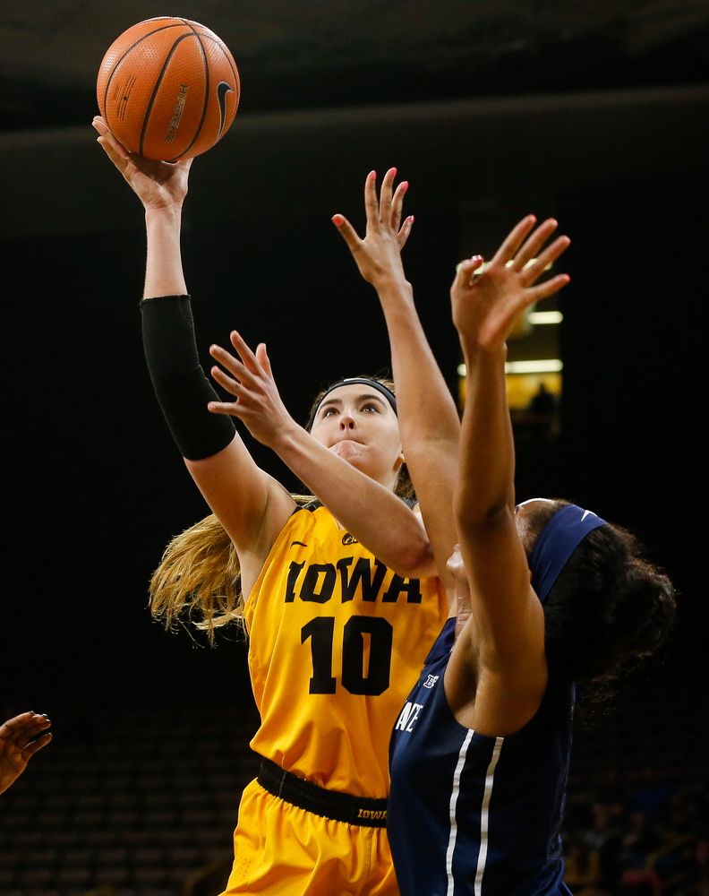 Iowa Hawkeyes forward Megan Gustafson (10)