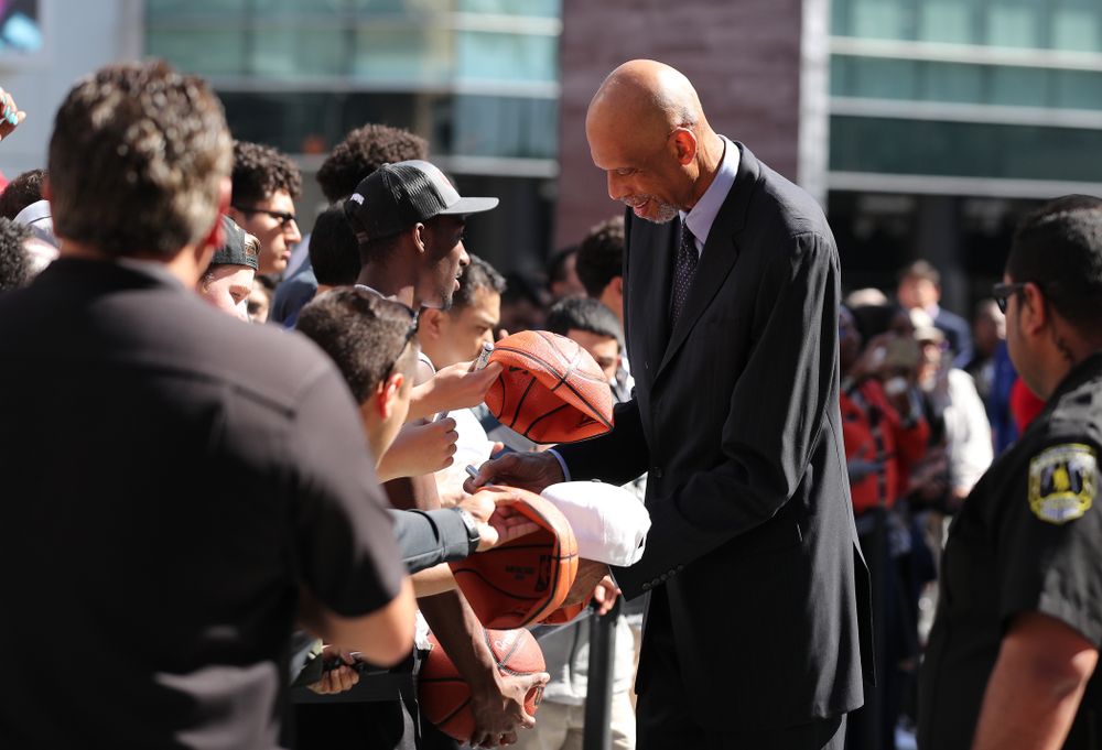 Kareem Abdul Jabar signs autographs on the red carpet before the ESPN College Basketball Awards show Friday, April 12, 2019 at The Novo at LA Live.  (Brian Ray/hawkeyesports.com)