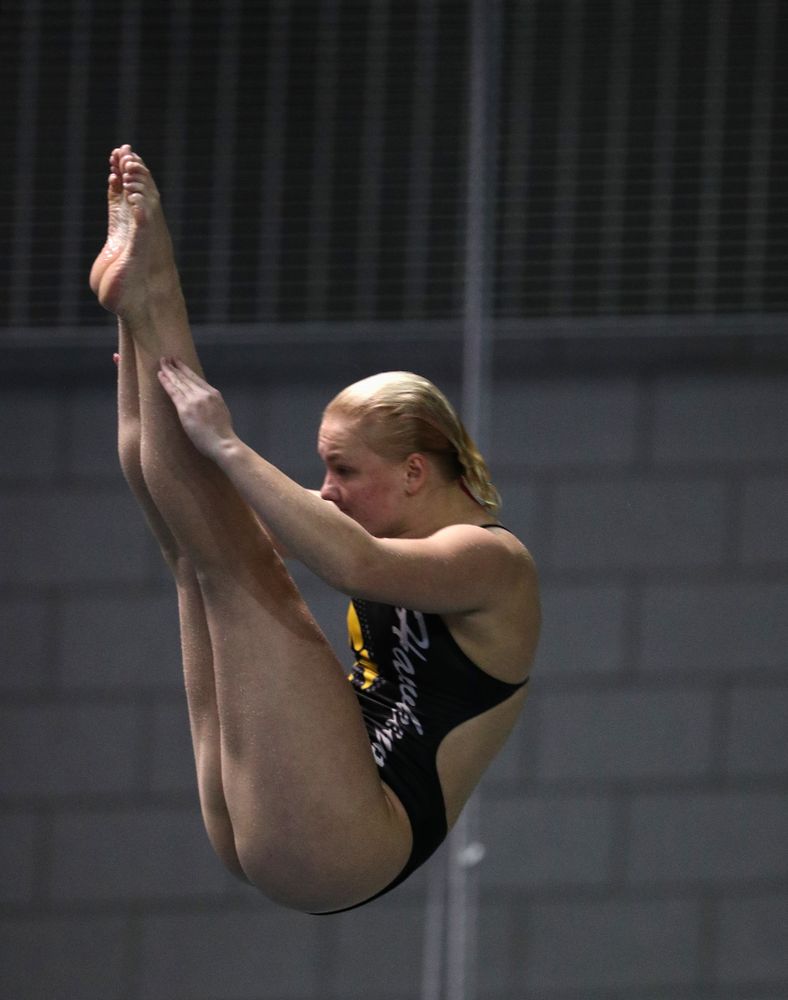 Iowa's Thelma Strandberg competes on the 3-meter springboard against the Iowa State Cyclones in the Iowa Corn Cy-Hawk Series Friday, December 7, 2018 at at the Campus Recreation and Wellness Center. (Brian Ray/hawkeyesports.com)