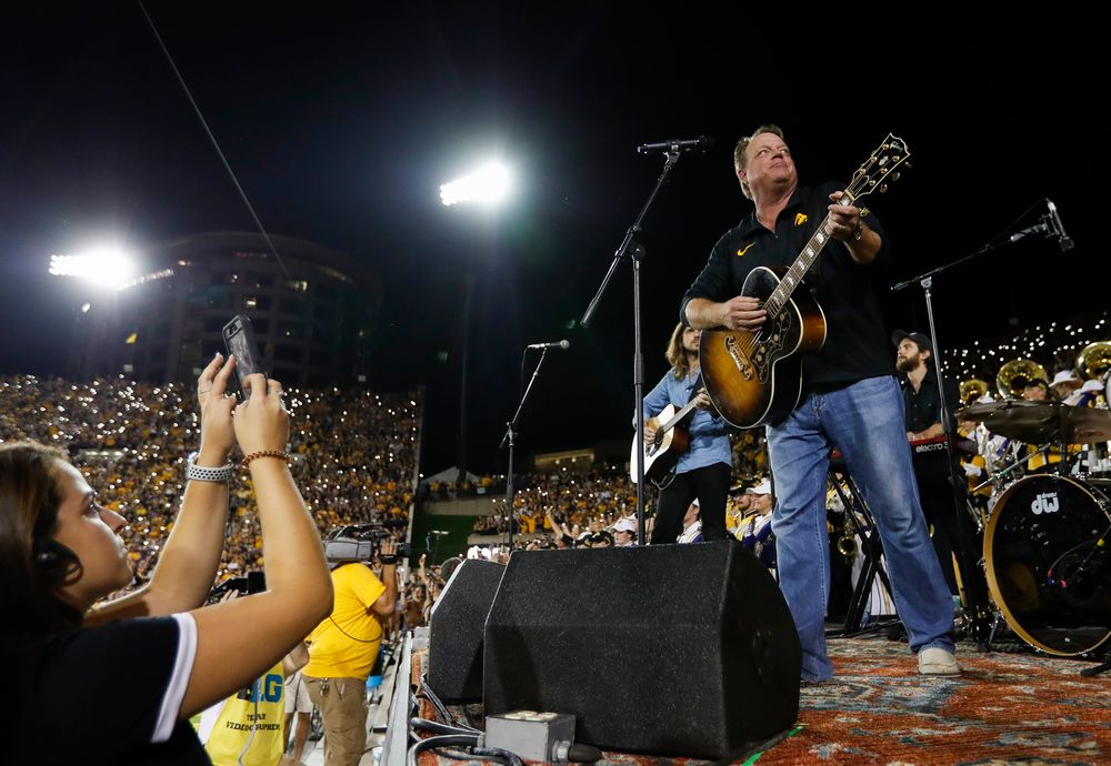 Singer Pat Green performs "Wave on Wave" at halftime during a game against Northern Iowa at Kinnick Stadium on September 15, 2018. (Tork Mason/hawkeyesports.com)
