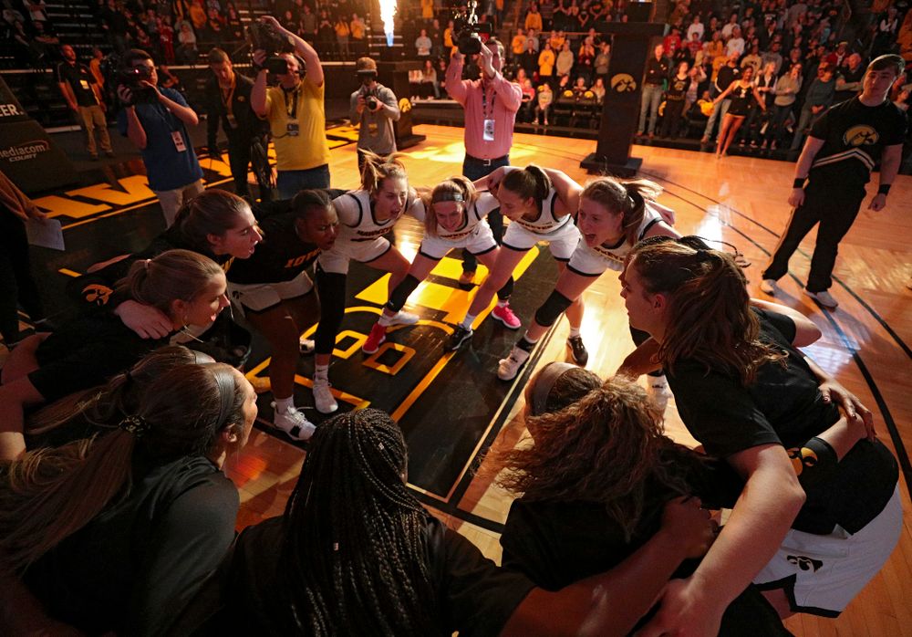 The Hawkeyes huddle before their game at Carver-Hawkeye Arena in Iowa City on Saturday, December 21, 2019. (Stephen Mally/hawkeyesports.com)