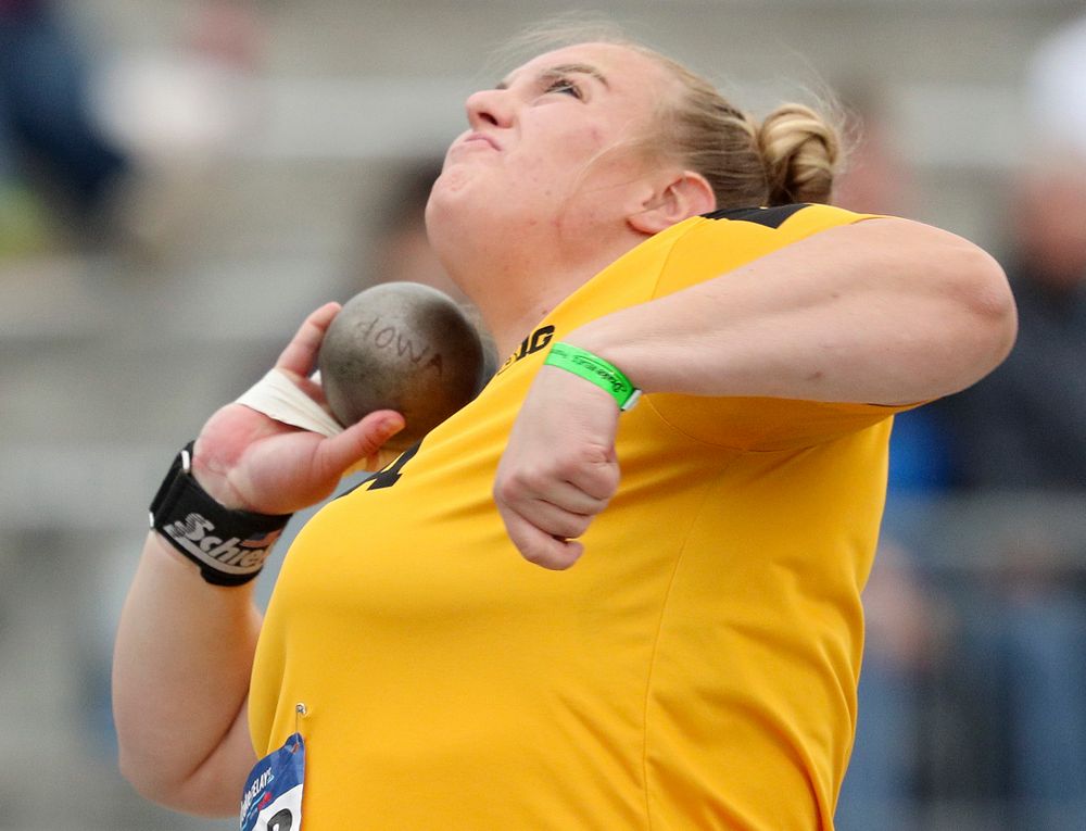Iowa's Erika Hammond throws in the women's shot put event during the second day of the Drake Relays at Drake Stadium in Des Moines on Friday, Apr. 26, 2019. (Stephen Mally/hawkeyesports.com)