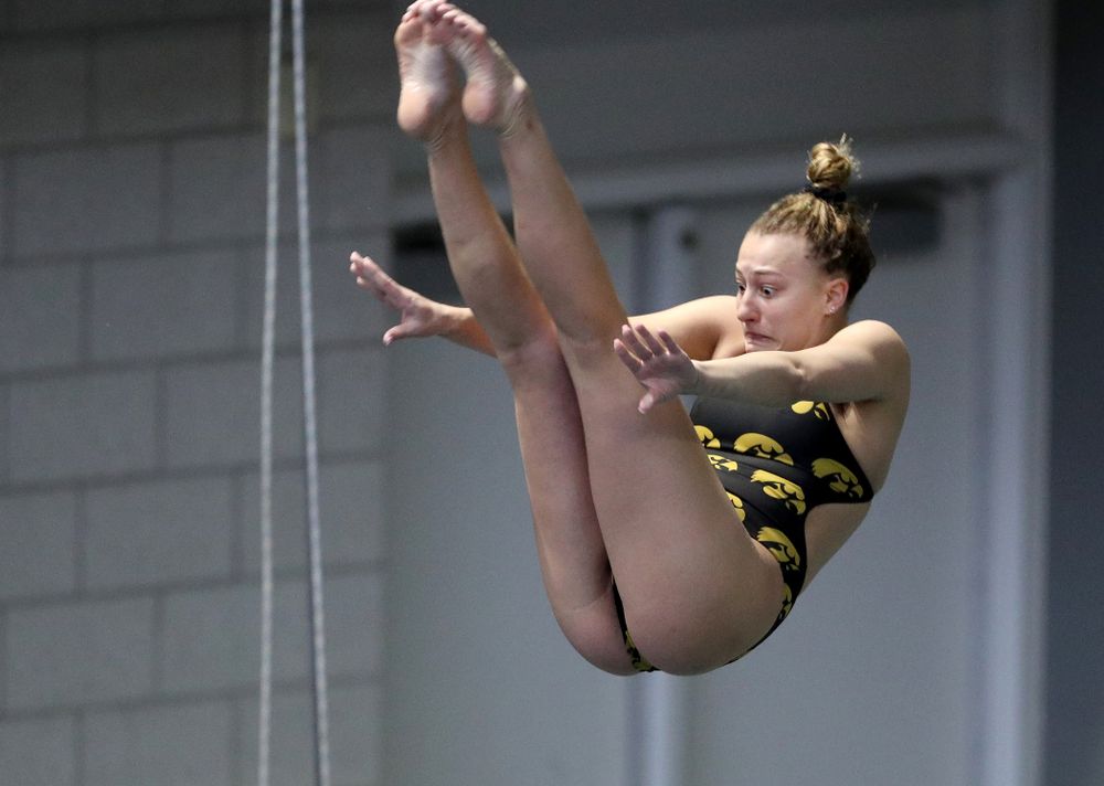 IowaÕs Samantha Tamborski competes on the 3 meter springboard against Notre Dame and Illinois Saturday, January 11, 2020 at the Campus Recreation and Wellness Center.  (Brian Ray/hawkeyesports.com)