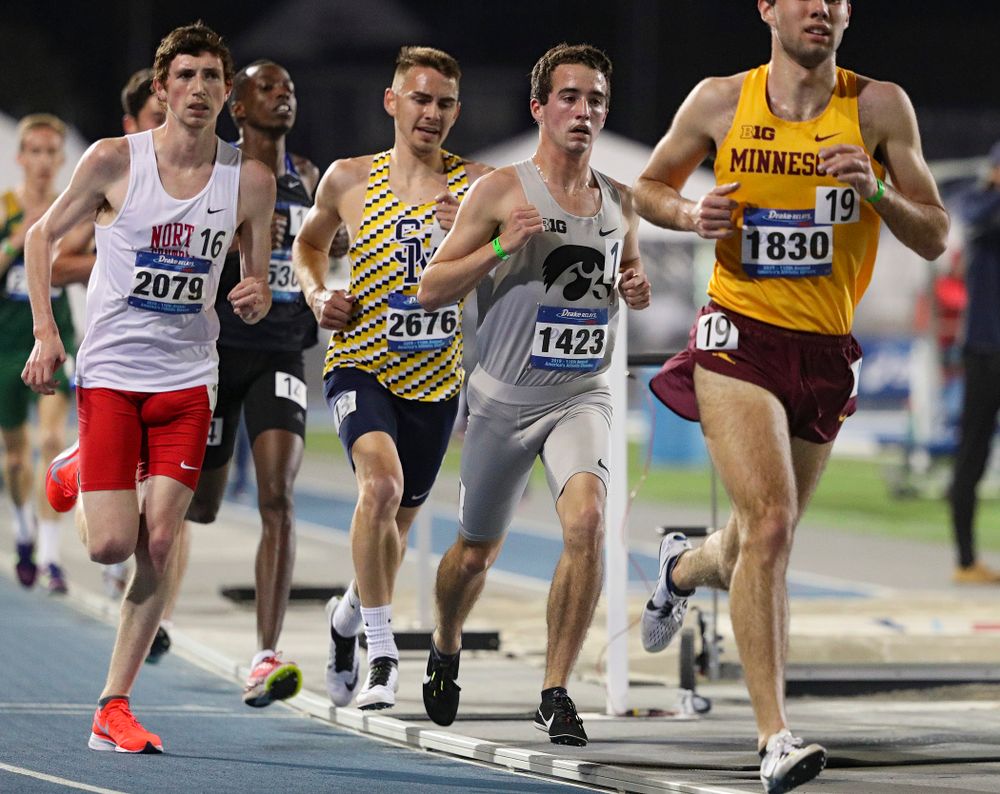 Iowa's Noah Healy runs the men's 5000 meter event during the first day of the Drake Relays at Drake Stadium in Des Moines on Thursday, Apr. 25, 2019. (Stephen Mally/hawkeyesports.com)