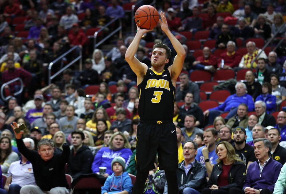 Iowa Hawkeyes guard Jordan Bohannon (3) against the Northern Iowa Panthers in the Hy-Vee Classic Saturday, December 15, 2018 at Wells Fargo Arena in Des Moines. (Brian Ray/hawkeyesports.com)