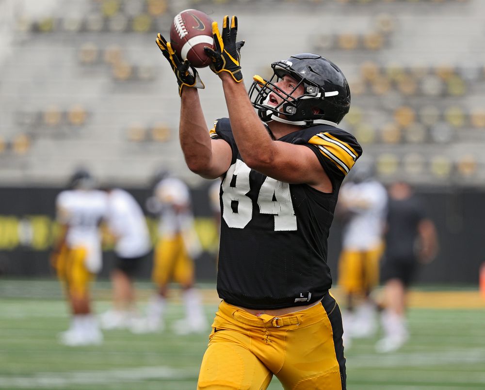 Iowa Hawkeyes tight end Sam LaPorta (84) pulls in a pass during Fall Camp Practice No. 8 at Kids Day at Kinnick Stadium in Iowa City on Saturday, Aug 10, 2019. (Stephen Mally/hawkeyesports.com)
