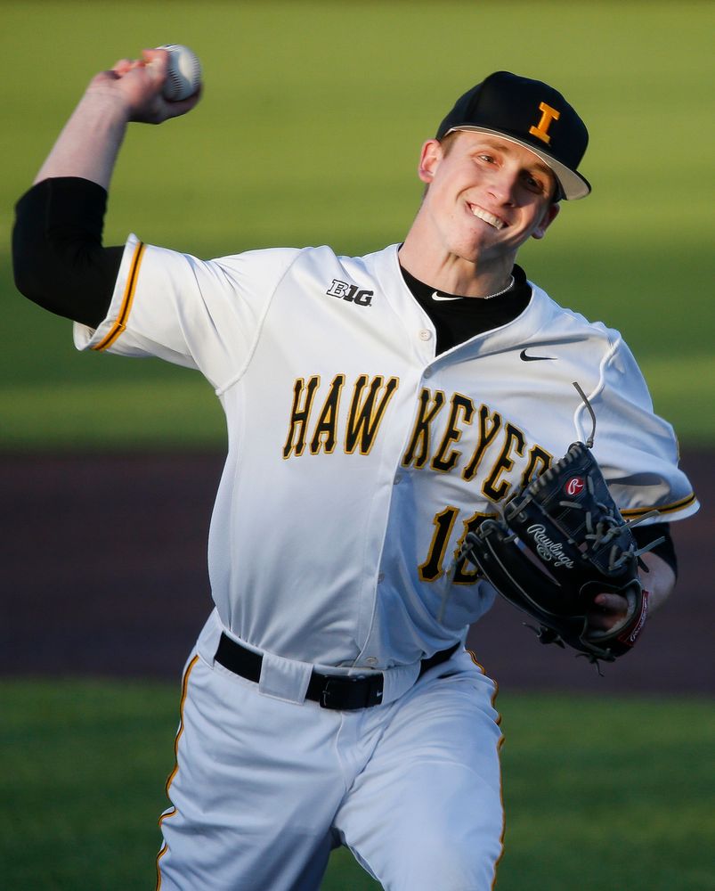 Iowa Hawkeyes pitcher Shane Ritter (18)