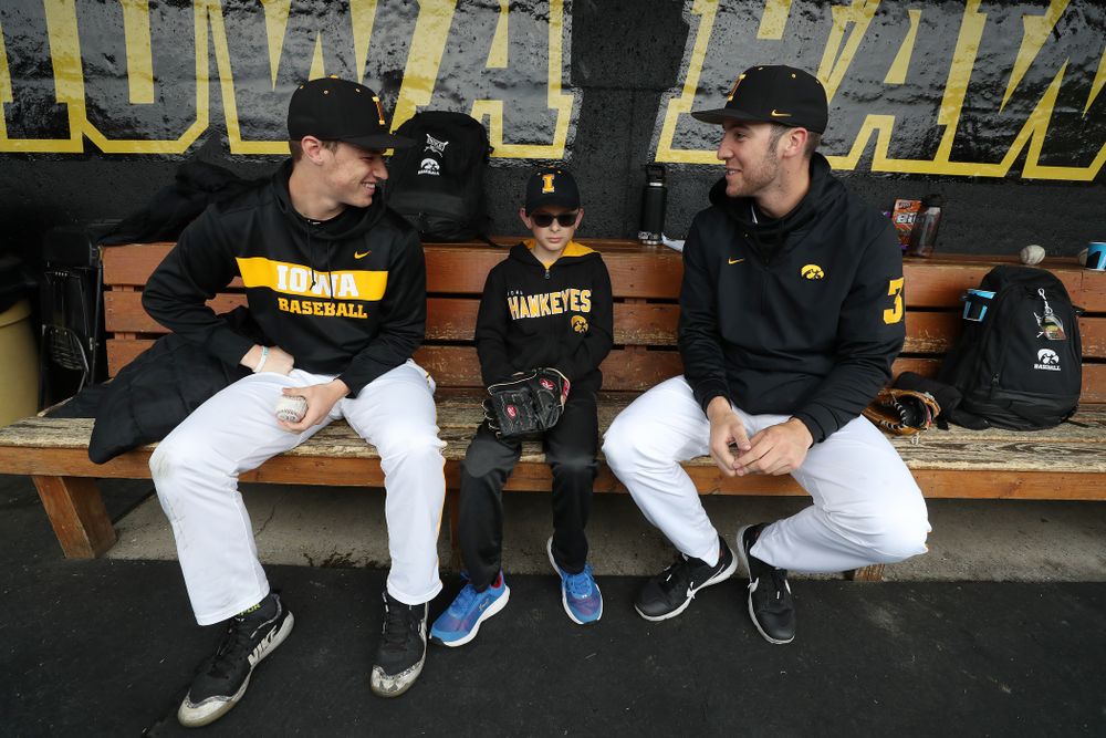 Iowa Hawkeyes Jack Dreyer (33) and Connor McCaffery (30) talk with Garret Nichols after his first pitch before the Iowa Hawkeyes game against Michigan State Sunday, May 12, 2019 at Duane Banks Field. (Brian Ray/hawkeyesports.com)