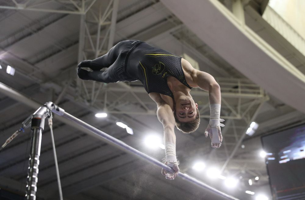 Iowa's Mitch Mandozzi competes on the high bar against the Ohio State Buckeyes Saturday, March 16, 2019 at Carver-Hawkeye Arena.  (Brian Ray/hawkeyesports.com)