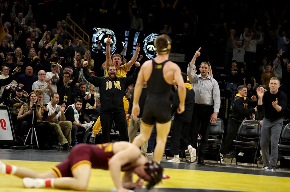 Iowa’s Max Murin wrestles Minnesota’s Mitch McKee at 141 pounds Saturday, February 15, 2020 at Carver-Hawkeye Arena. Murin won the match 6-4. (Brian Ray/hawkeyesports.com)