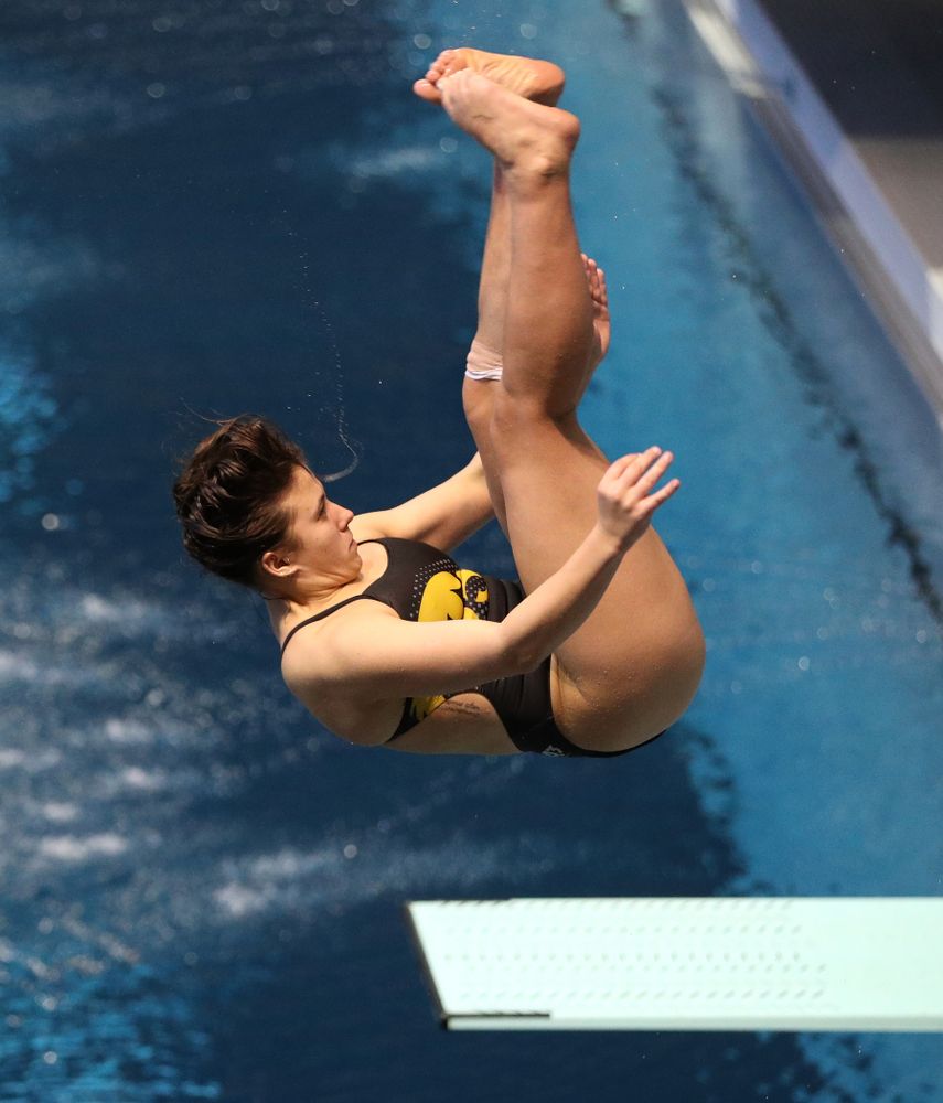 Jayah Mathews competes on the 1 meter board Thursday, November 15, 2018 during the 2018 Hawkeye Invitational at the Campus Recreation and Wellness Center. (Brian Ray/hawkeyesports.com)