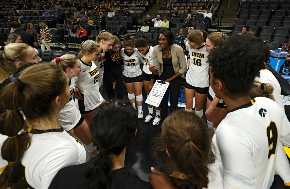Iowa head coach Vicki Brown talks with her team before the start of their volleyball match at Carver-Hawkeye Arena in Iowa City on Sunday, Oct 13, 2019. (Stephen Mally/hawkeyesports.com)