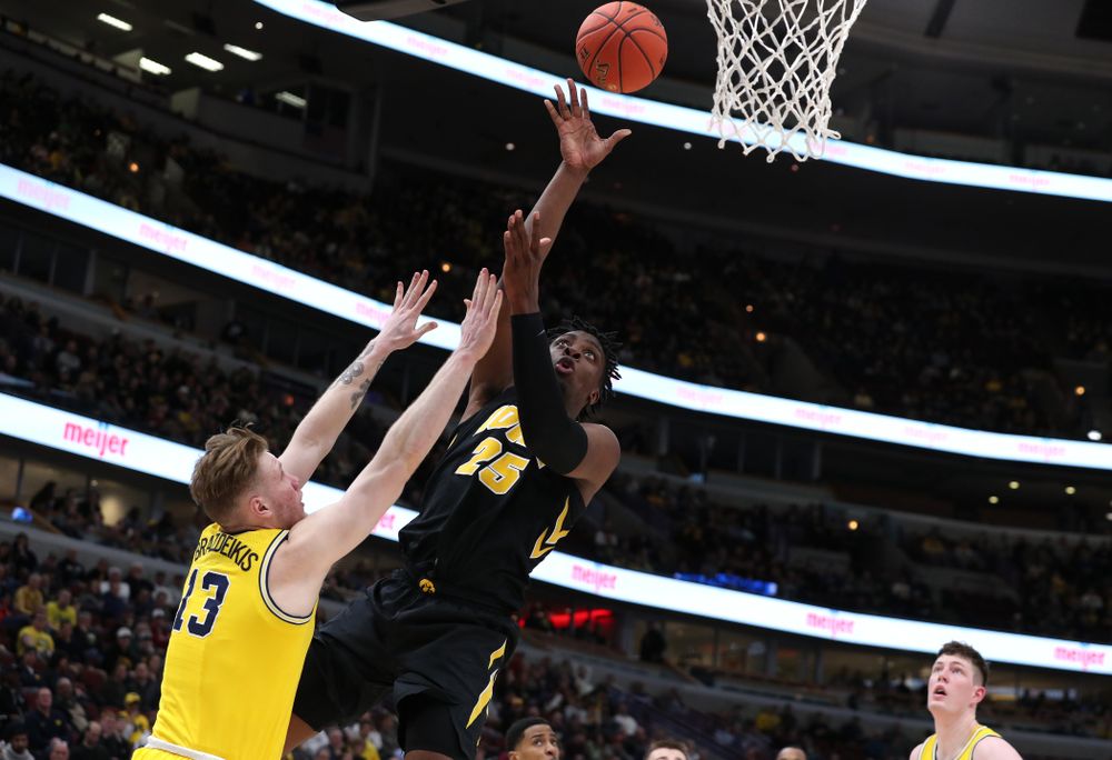 Iowa Hawkeyes forward Tyler Cook (25) against the Michigan Wolverines in the 2019 Big Ten Men's Basketball Tournament Friday, March 15, 2019 at the United Center in Chicago. (Brian Ray/hawkeyesports.com)
