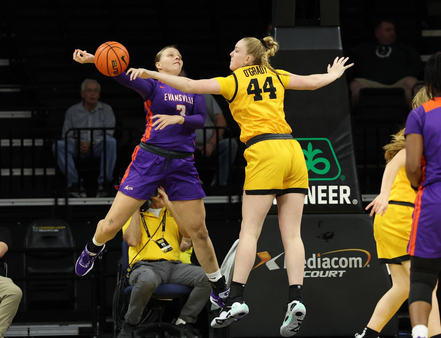 Photos: Iowa Women's Basketball vs Evansville 11/10/2022 – University of  Iowa Athletics