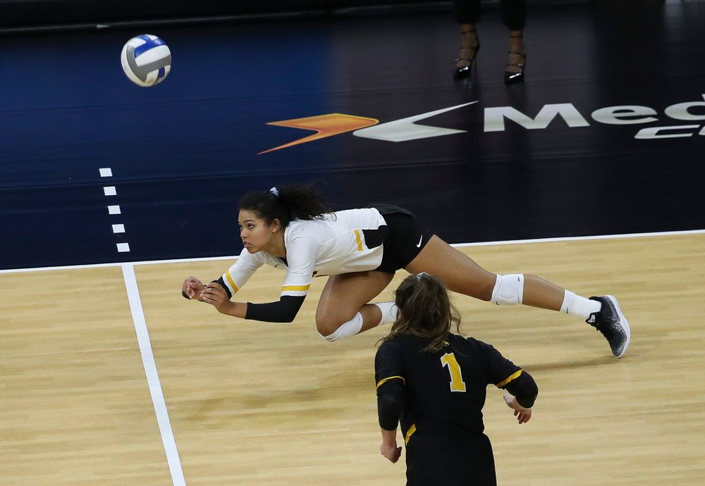 Iowa Hawkeyes setter Brie Orr (7) digs the ball during a match against Penn State at Carver-Hawkeye Arena on November 3, 2018. (Tork Mason/hawkeyesports.com)