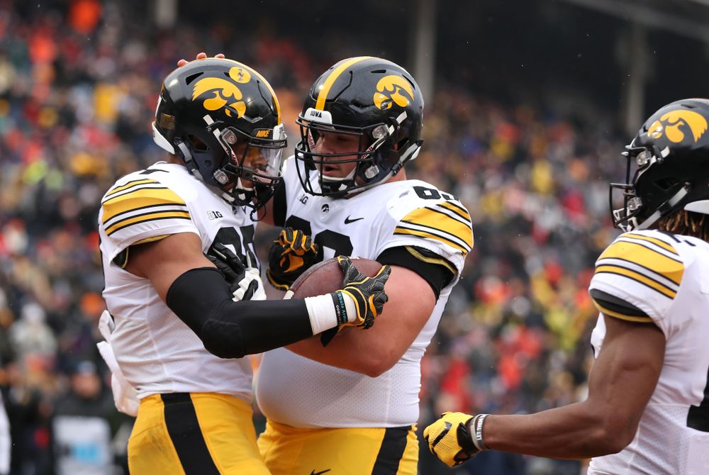 Iowa Hawkeyes tight end Noah Fant (87) and offensive lineman Keegan Render (69) against the Illinois Fighting Illini Saturday, November 17, 2018 at Memorial Stadium in Champaign, Ill. (Brian Ray/hawkeyesports.com)