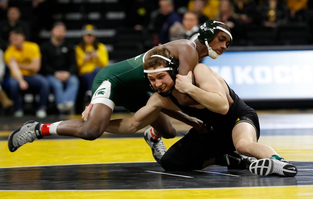 Iowa's Spencer Lee pins Michigan State's Rayvon Foley at 125 pounds 