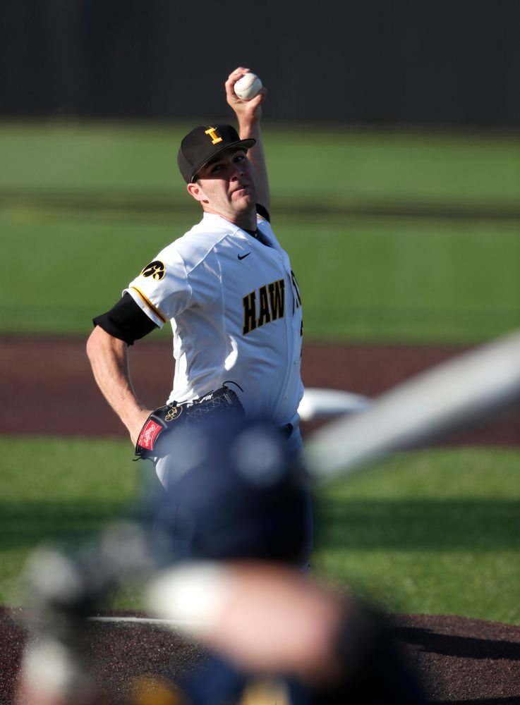 Iowa Hawkeyes pitcher Nick Allgeyer (24) against the Michigan Wolverines Friday, April 27, 2018 at Duane Banks Field in Iowa City. (Brian Ray/hawkeyesports.com)